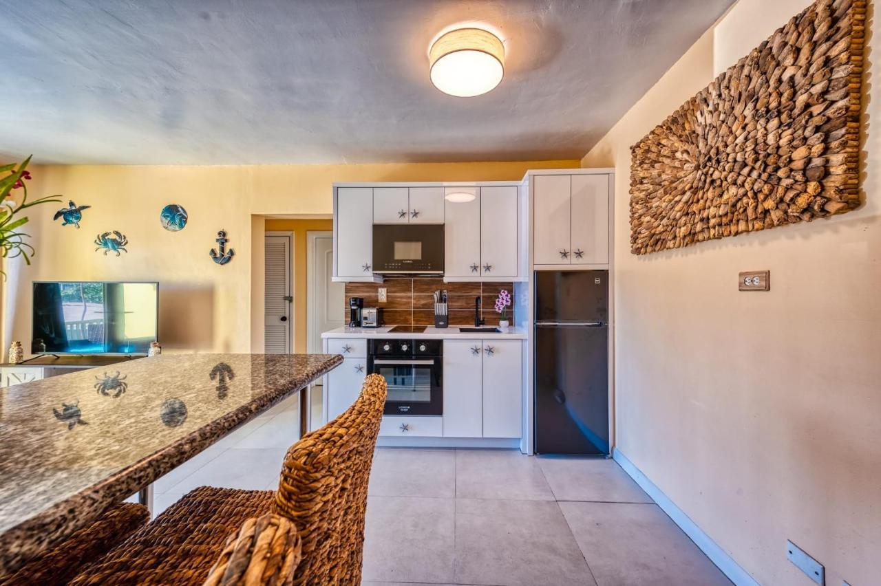Lovely Apartment Near Beach, Downtown, 24H Security, Pool Nassau Exterior foto
